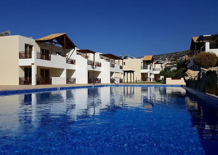 Top Floor, 2 Bedroom Apartment Vanessa D204, Free Wifi, Village View