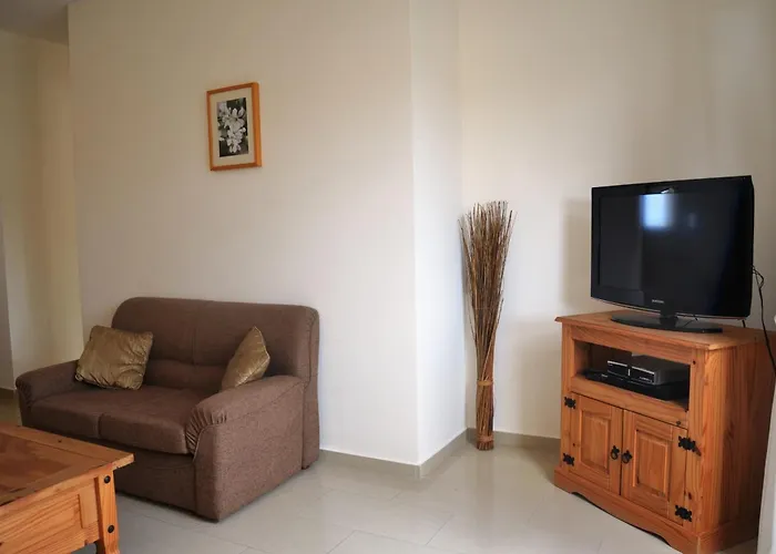 Top Floor, 2 Bedroom Apartment Vanessa D204, Free Wifi, Village View
