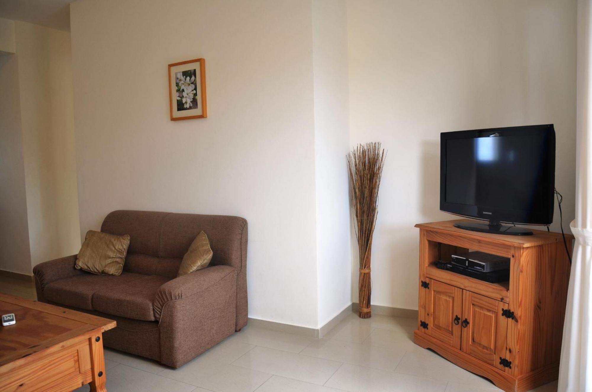 Apartment Floor, 2 Bedroom Vanessa D204, Free Wifi, Village View