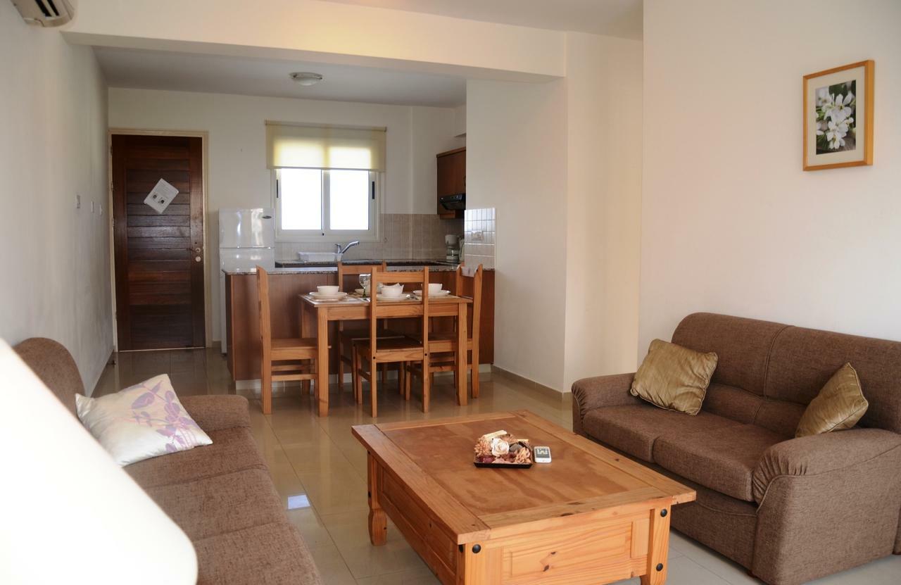 Floor, 2 Bedroom Vanessa D204, Free Wifi, Village View Apartment