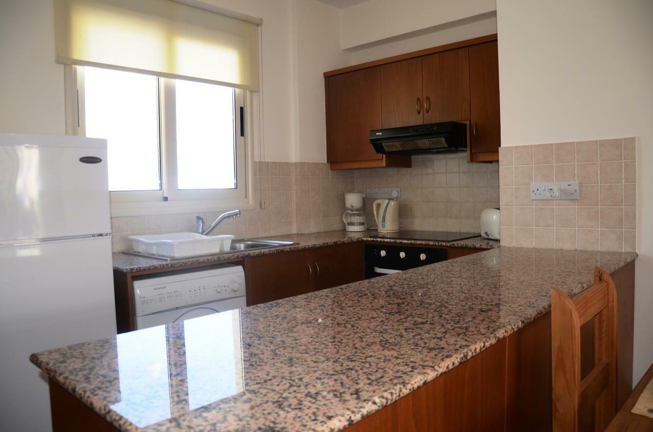 Apartment Floor, 2 Bedroom Vanessa D204, Free Wifi, Village View Peyia