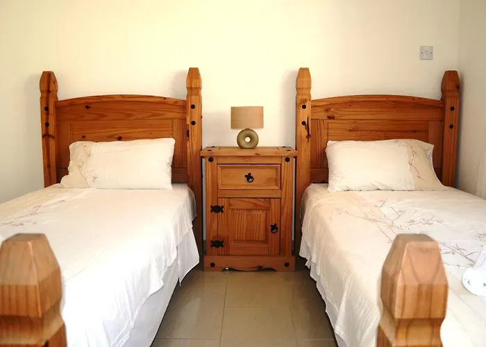 Top Floor, 2 Bedroom Apartment Vanessa D204, Free Wifi, Village View