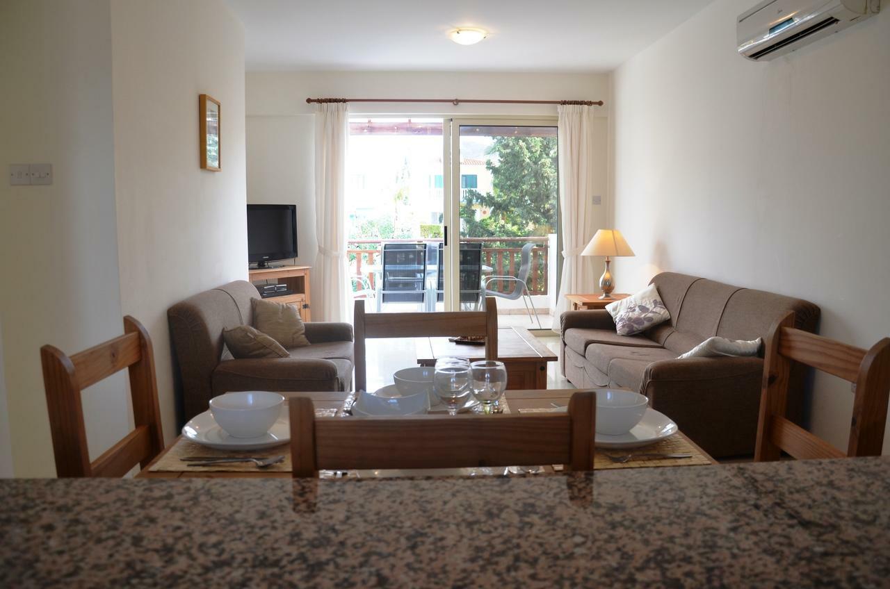 Floor, 2 Bedroom Vanessa D204, Free Wifi, Village View Apartment