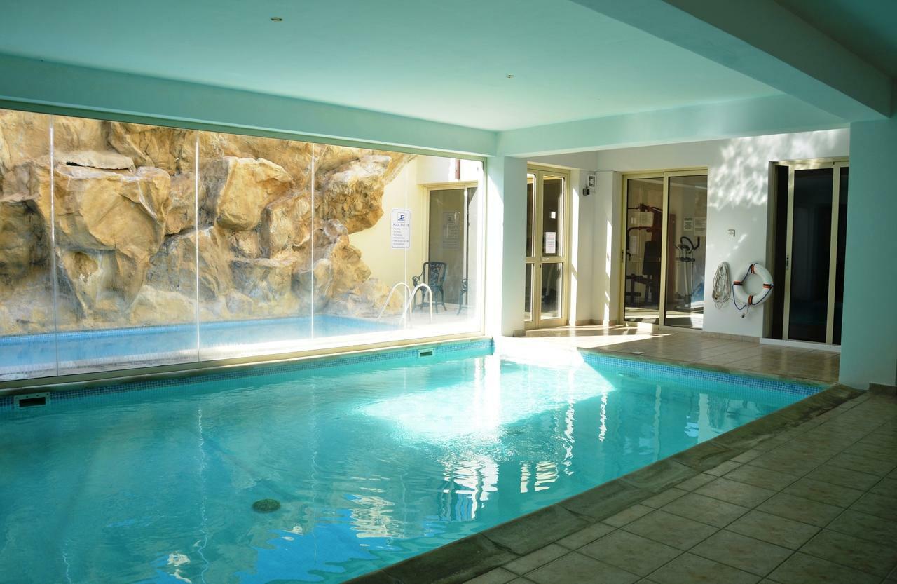 Floor, 2 Bedroom Vanessa D204, Free Wifi, Village View Apartment